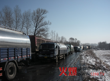 蒙牛运奶车