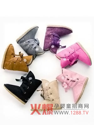 儿童雪地靴风靡一时 专家称或易致脚畸形_儿童