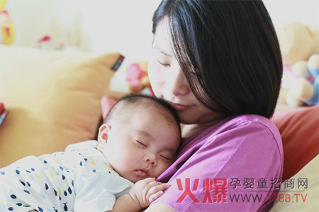 教妈妈们了解宝宝各年龄段的摄影技巧_育儿知