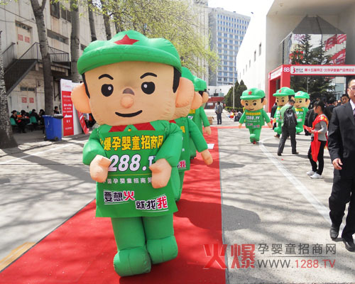 火爆網(wǎng)踏上北京京正嬰童展紅地毯