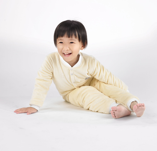 卓?jì)呵锒禊Z絨對襟套裝