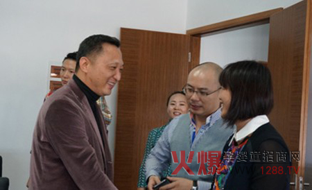 中国服装协会莅临添翔服饰参观指导