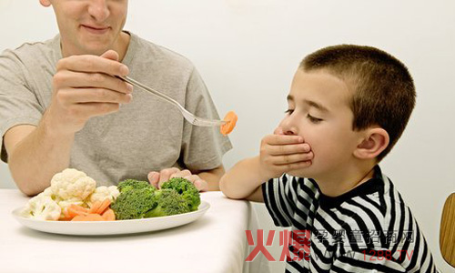 正确喂养规律进餐 预防宝宝食积-婴幼百科-火爆