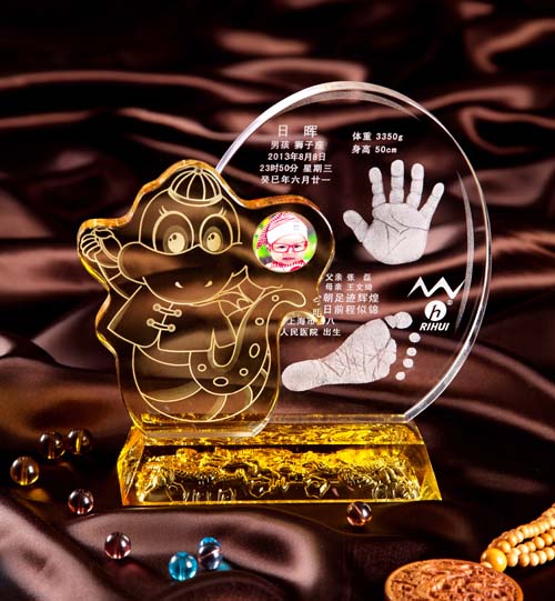 日晖俏皮可爱手脚印