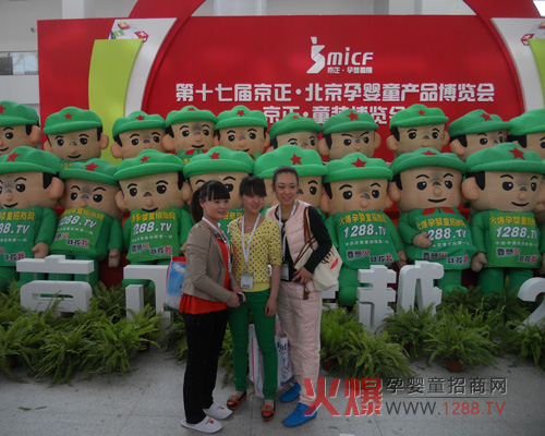 火爆網(wǎng)氣模娃娃吸引著(zhù)更多的參展廠(chǎng)商