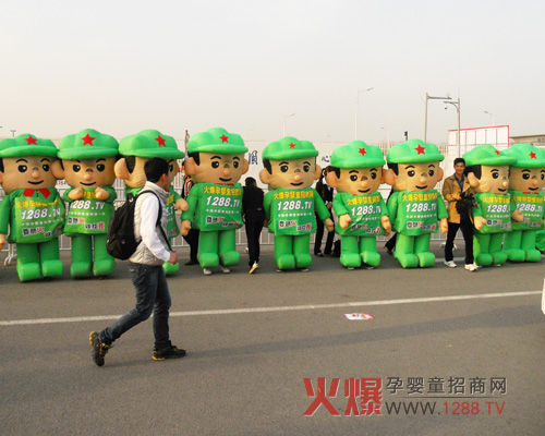 火爆以永不退縮的精神做宣傳