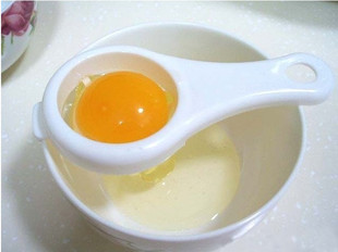 鸡蛋清可以帮助孕妈去除妊娠纹-孕妇百科-火爆