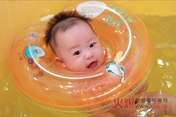 婴泳少飞婴儿游泳圈 宝宝玩的开心 妈咪放心_