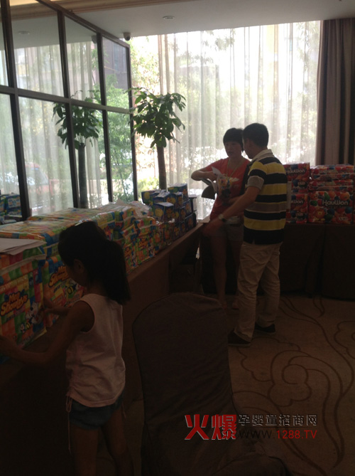 妈咪宝贝纸尿裤郑州美乐孕婴秋冬订货会完美落