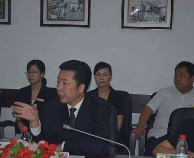 湖北咸宁咸安区区长李文波一行莅临宏兴乳业考