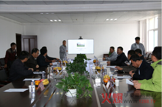 飞鹤乳业董事长冷友斌一行到陇县考察工作