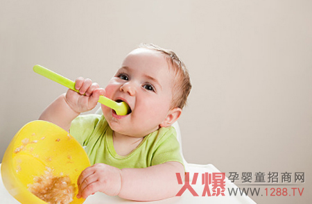 婴儿辅食添加时间安排表-母婴健康|火爆孕婴童