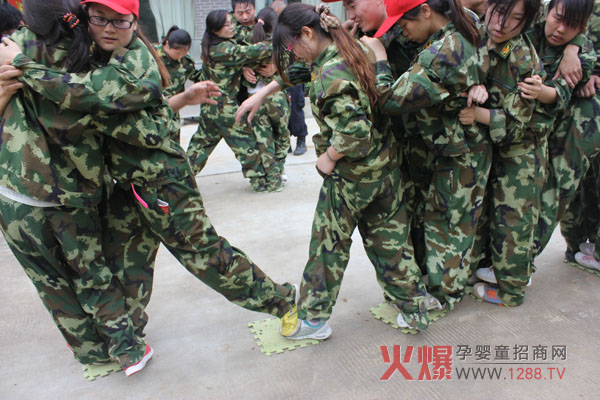 2014年火爆网络卓越团队野外拓展训练营-本