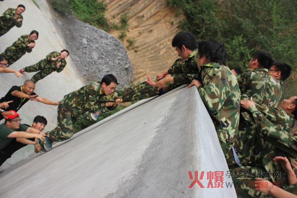 2014年火爆网络卓越团队野外拓展训练营-本