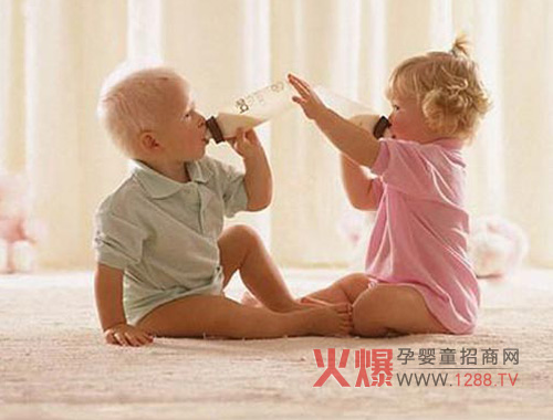 婴幼儿奶粉行业新政频出 谁主沉浮-市场分析|火