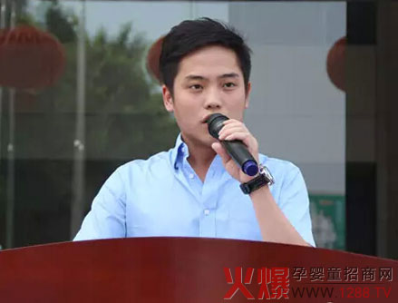 公司董事何智勇先生致开幕词