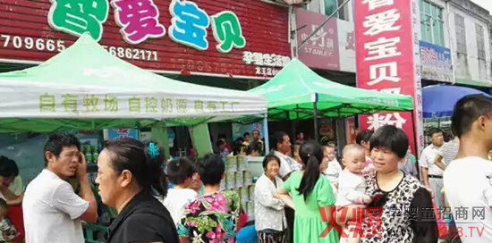 百跃婴幼儿羊奶粉走进阜南 路演宣传人气爆棚