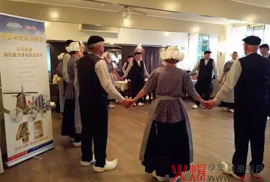 能力多庄严授牌仪式 中国辣妈获封荷兰乳品见