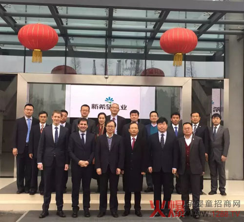 新希望乳业产业链上游战略签署仪式在郫县新厂