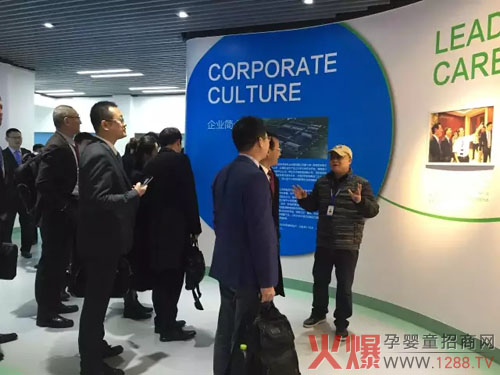 新希望乳业产业链上游战略签署仪式在郫县新厂