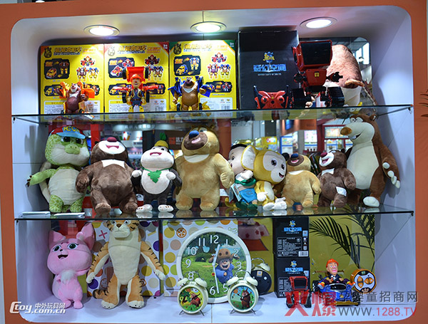 热门动漫IP亮相2017广州玩具展 coser、玩偶齐上阵