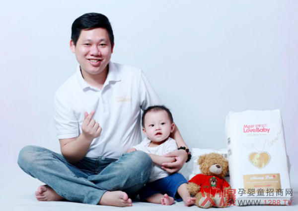 至爱宝贝纸尿裤 好好奶爸给宝宝更专注的关怀