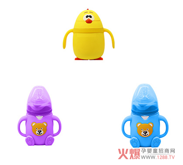 作为婴幼儿奶瓶界的里品牌,迪乐梦奶瓶不断创新,最新推出三款新品,既实用又好看,鲜明的色彩和卡哇伊的卡通形象,能在第一时间吸引宝贝们的眼球。操作简单,绿色材质,安全健康,造型超可爱,宝宝们爱不释手! 迪乐梦全新打造打扮各异的胖娃娃造型的奶瓶,新颖别致,色彩搭配匀称协调,既时尚又漂亮 可爱的小黄鸡造型和蹲坐的小熊头像,充斥着顽皮和童趣的元素 龙猫造型的带袋,喜欢宫崎骏动漫的宝爸宝妈们,不要错过哦! 迪乐梦奶瓶以健康、安全、诚信作为品牌价值的奠定基石,持续的开发和创新,为每个宝宝提供健康、安全的生活用品
