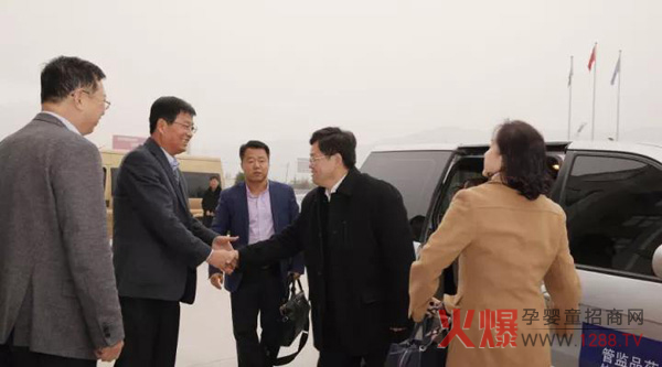 国家食药监管总局领导一行莅临和氏乳业集团调