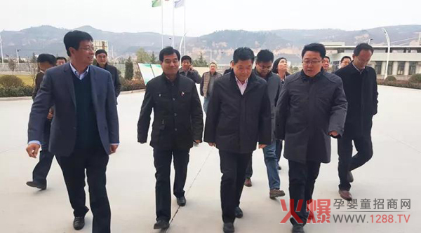 宝鸡市委副书记陈光明等领导一行莅临和氏乳业