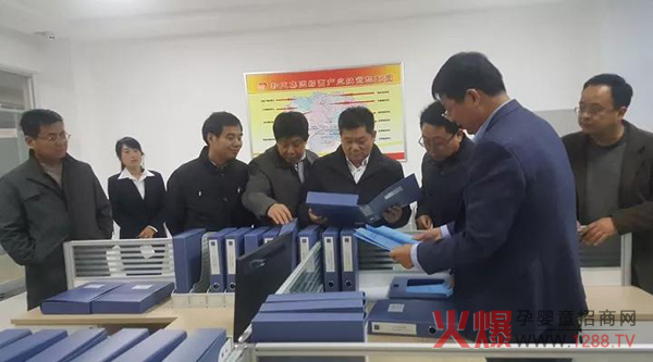 宝鸡市委副书记陈光明等领导一行莅临和氏乳业