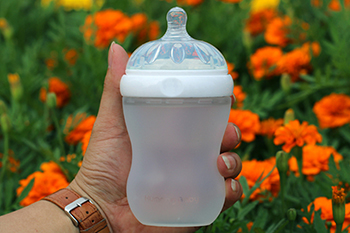 酷萌宝贝硅胶奶瓶白色230ML.jpg