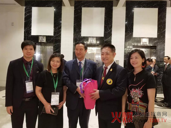 瑤愈受邀出席2018傳統醫藥國際發(fā)展論壇3.jpg 瑤愈受邀出席2018傳統醫藥國際發(fā)展論壇3.jpg