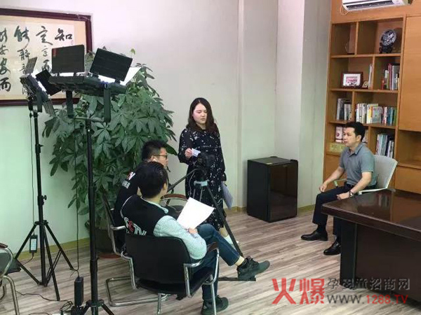 蘋果樹(shù)母嬰營(yíng)養(yǎng)品攜手央視展開(kāi)拍攝工作2.jpg