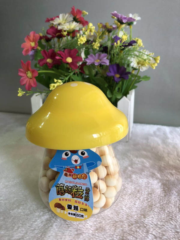 颜色屋蘑菇粒蛋酥蘑菇瓶香菇口味.jpg
