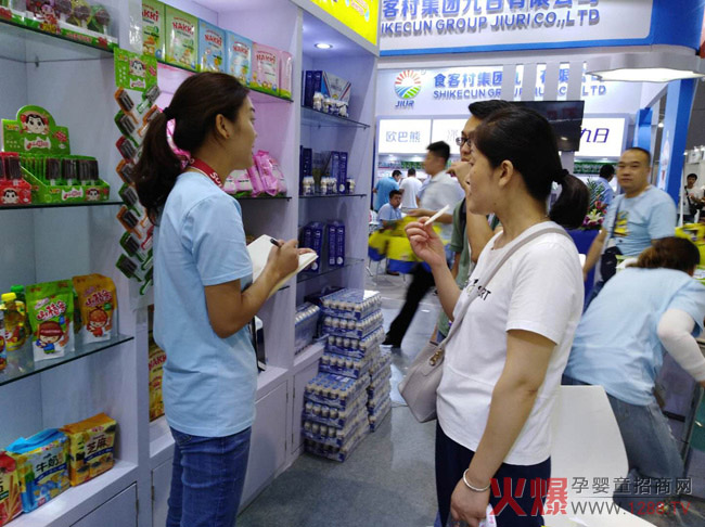 紫潘貿易展會(huì )現場(chǎng).jpg 紫潘貿易展會(huì )現場(chǎng).jpg