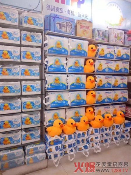 大黃鴨紙尿褲在門店.jpg 大黃鴨紙尿褲在門店.jpg