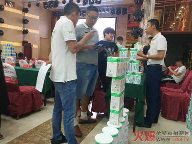 和天然在母嬰零售峰會(huì )山東站現場(chǎng).jpg 和天然在母嬰零售峰會(huì )山東站現場(chǎng).jpg