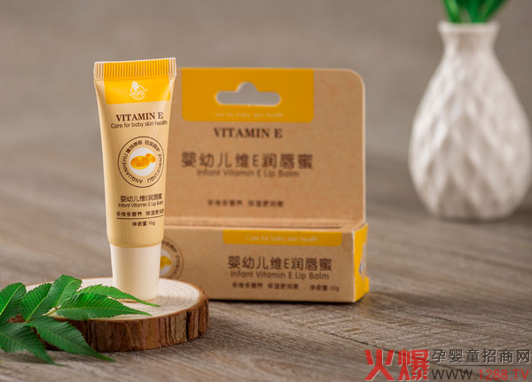 小貝樂(lè )維E潤唇蜜.jpg 小貝樂(lè )維E潤唇蜜.jpg