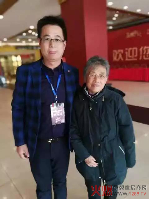 雨桐国际董事长周树成先生与原全国政协副秘书长赵炜秘书长合影.jpg 雨桐国际董事长周树成先生与原全国政协副秘书长赵炜秘书长合影.jpg