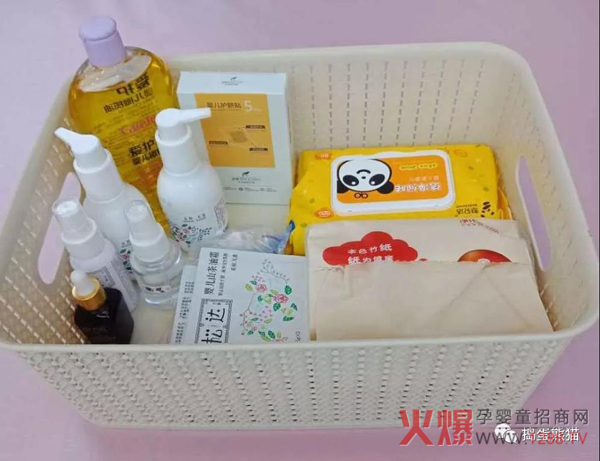 搗蛋熊貓專(zhuān)屬洗護用品.jpg 搗蛋熊貓專(zhuān)屬洗護用品.jpg