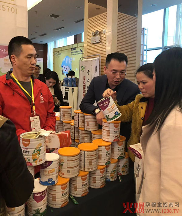 卡塔贝尔营养品母婴零售峰会郑州站大放异彩.jpg 卡塔贝尔营养品母婴零售峰会郑州站大放异彩.jpg