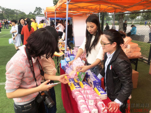 千般爱品牌助力禅城区妇联“三八”徒步活动 (4).jpg