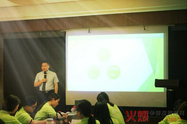 赋能产康荣耀峰会——三源婴爱商学院期盛大开幕4.jpg
