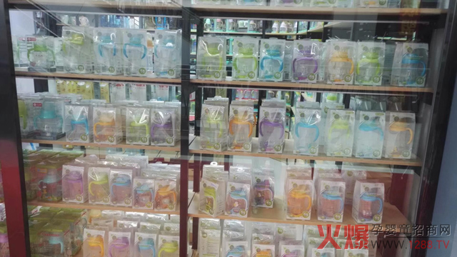 缘分宝贝奶瓶陈列.jpg 缘分宝贝奶瓶陈列.jpg