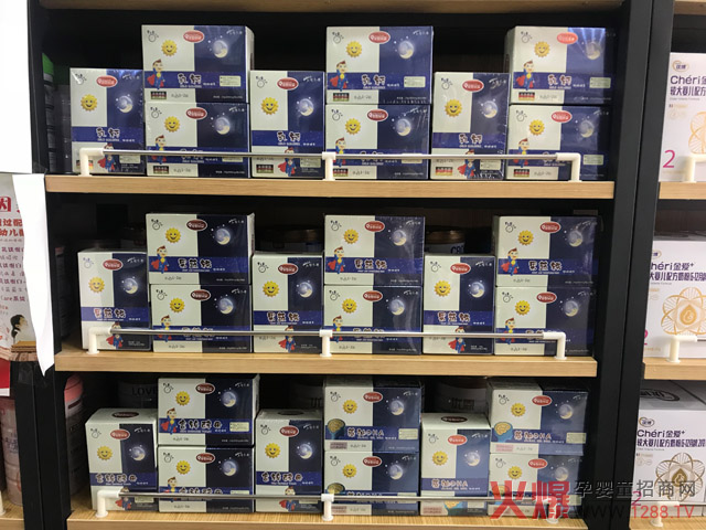 啟智樂嬰營養(yǎng)品門店陳列.jpg 啟智樂嬰營養(yǎng)品門店陳列.jpg