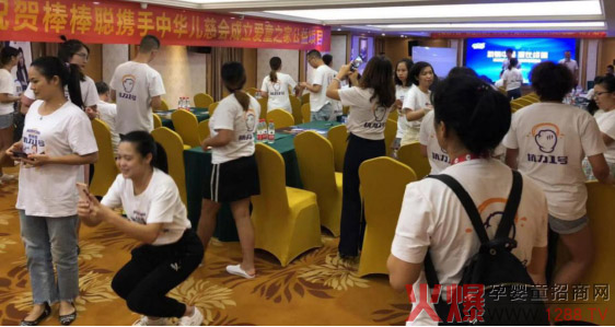 棒棒聰動(dòng)銷(xiāo)中國南寧站1.jpg