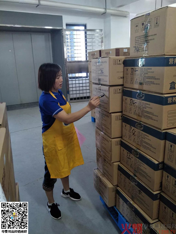 【欧比佳乳业人的一天】仓库管理员罗红莲12.jpg
