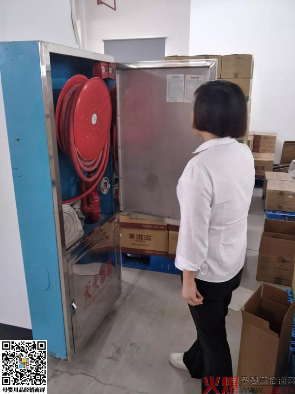 【欧比佳乳业人的一天】仓库管理员罗红莲18.jpg