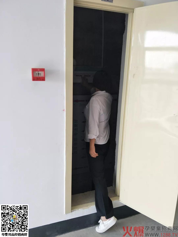 【欧比佳乳业人的一天】仓库管理员罗红莲19.jpg