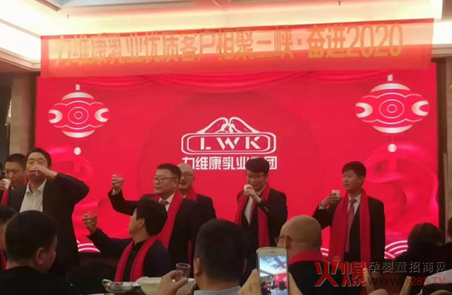共舉杯.jpg